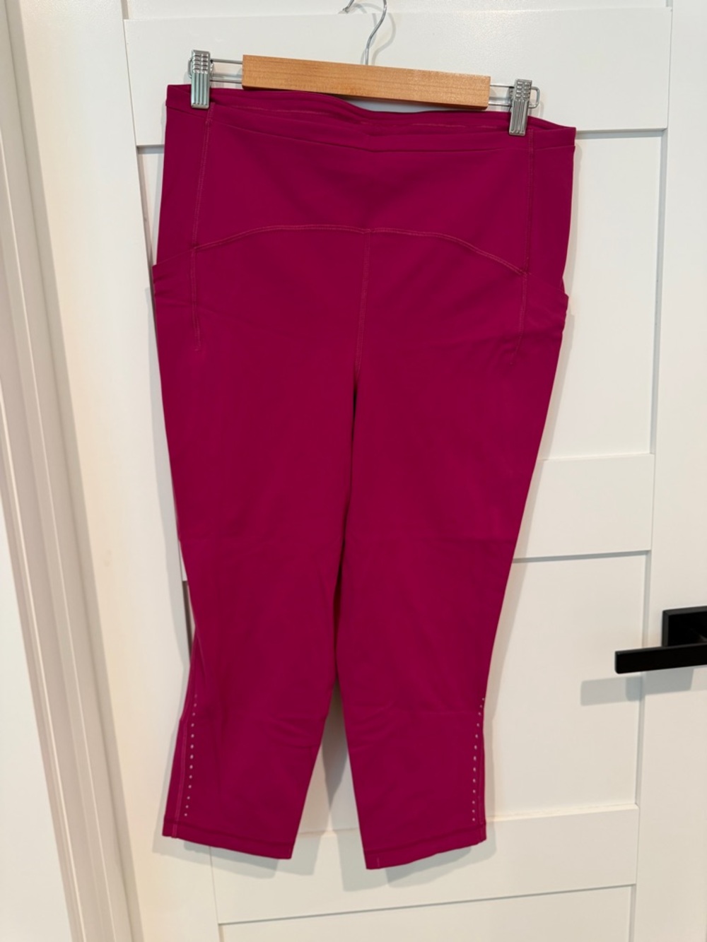 lululemon athletica Magenta Capris Leggings